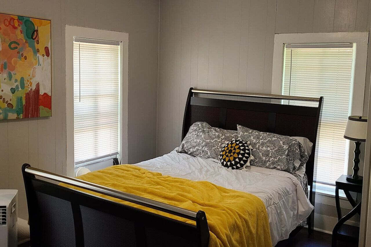 1 bedroom, desk, iron/ironing board, WiFi