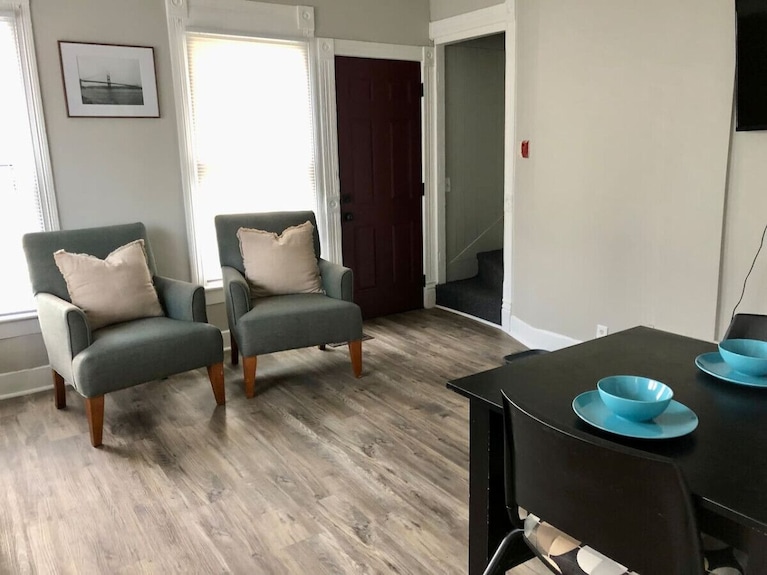 Lovely 2 Bedroom Rental Unit In Historic District! - Appleton, WI