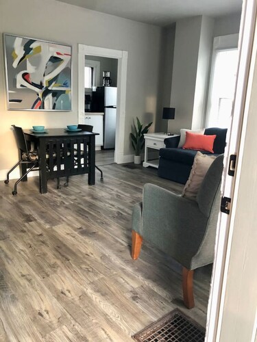 Lovely 2 bedroom rental unit in Historic District!