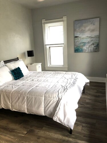 Lovely 2 bedroom rental unit in Historic District!