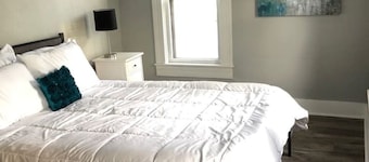 Lovely 2 bedroom rental unit in Historic District!