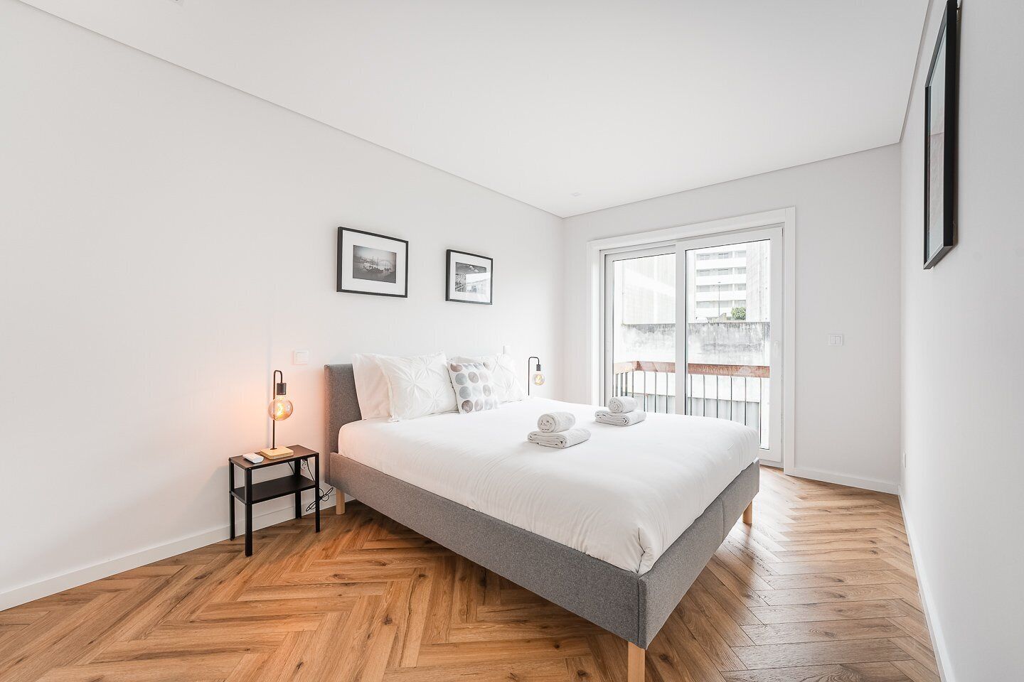 2 bedrooms, desk, iron/ironing board, Internet