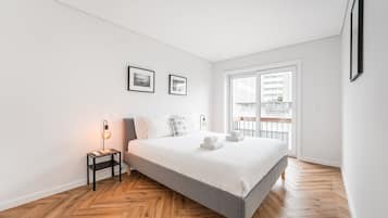 2 slaapkamers, een bureau, een strijkplank/strijkijzer, internet