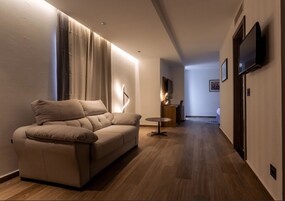 套房 | 高档床上用品、迷你吧、遮光窗帘、隔音