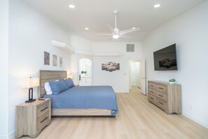 3 室のベッドルーム、アイロン / アイロン台、WiFi、ベッドシーツ