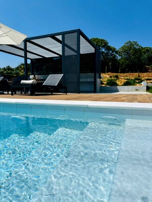 Villa, flere soverom, privat basseng, hageutsikt | Basseng | Utendørsbasseng