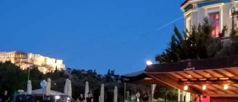 屋外ダイニングエリア