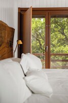 Minibar, decoración personalizada y sistema de insonorización 