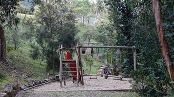 Área de juegos infantiles al aire libre