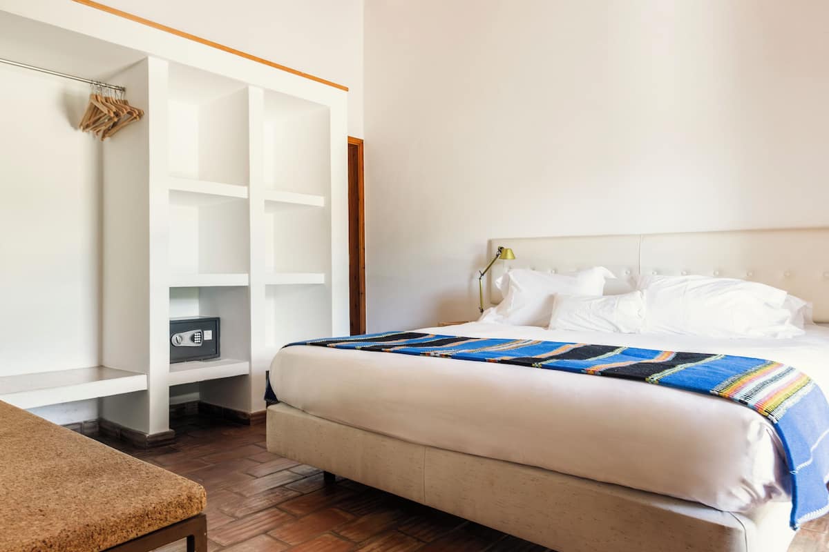 Apartamento, vista para a montanha | 3 quartos, frigobar, individualmente decorados, quartos à prova de som