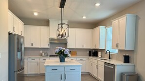 Coffee/tea maker, fridge, microwave, oven - Brand-new home with Reunion Village amenities (Kissimmee)
