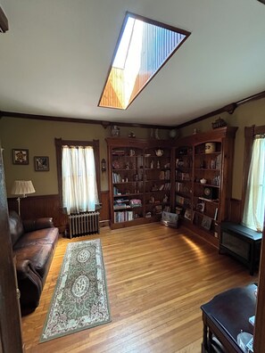 Interior - Bishop & DeSanto Family Inn, Sleeps 8 (Hammondsport)