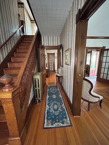 Bishop & DeSanto Family Inn, Sleeps 8