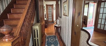 Bishop & DeSanto Family Inn, Sleeps 8