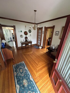 4 bedrooms, free WiFi, bed sheets - Bishop & DeSanto Family Inn, Sleeps 8 (Hammondsport)