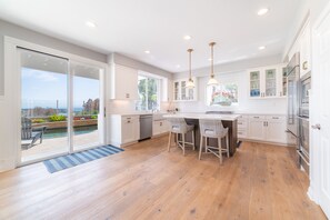 Fridge, microwave, oven, stovetop - Stunning Pacific View Resort Home Overlooking Ocean and Batiquitos Lagoon. (Carlsbad)