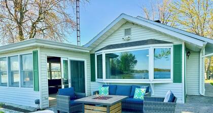 Lake House Cottage w/ Breathtaking Views!