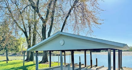 Lake House Cottage w/ Breathtaking Views!