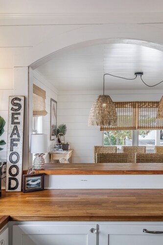 Lumina Cottage- 6 bedrooms-kid & dog friendly!