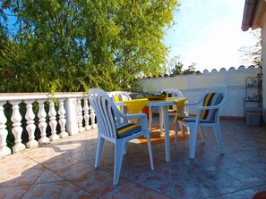 تناول الطعام بالخارج