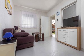 TV - Holiday apartment with air conditioning (Pula)
