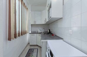 Fridge, microwave, stovetop, dishwasher - Holiday apartment with air conditioning (Pula)