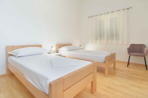 4 bedrooms, WiFi - Holiday home with air conditioning (Medulin)