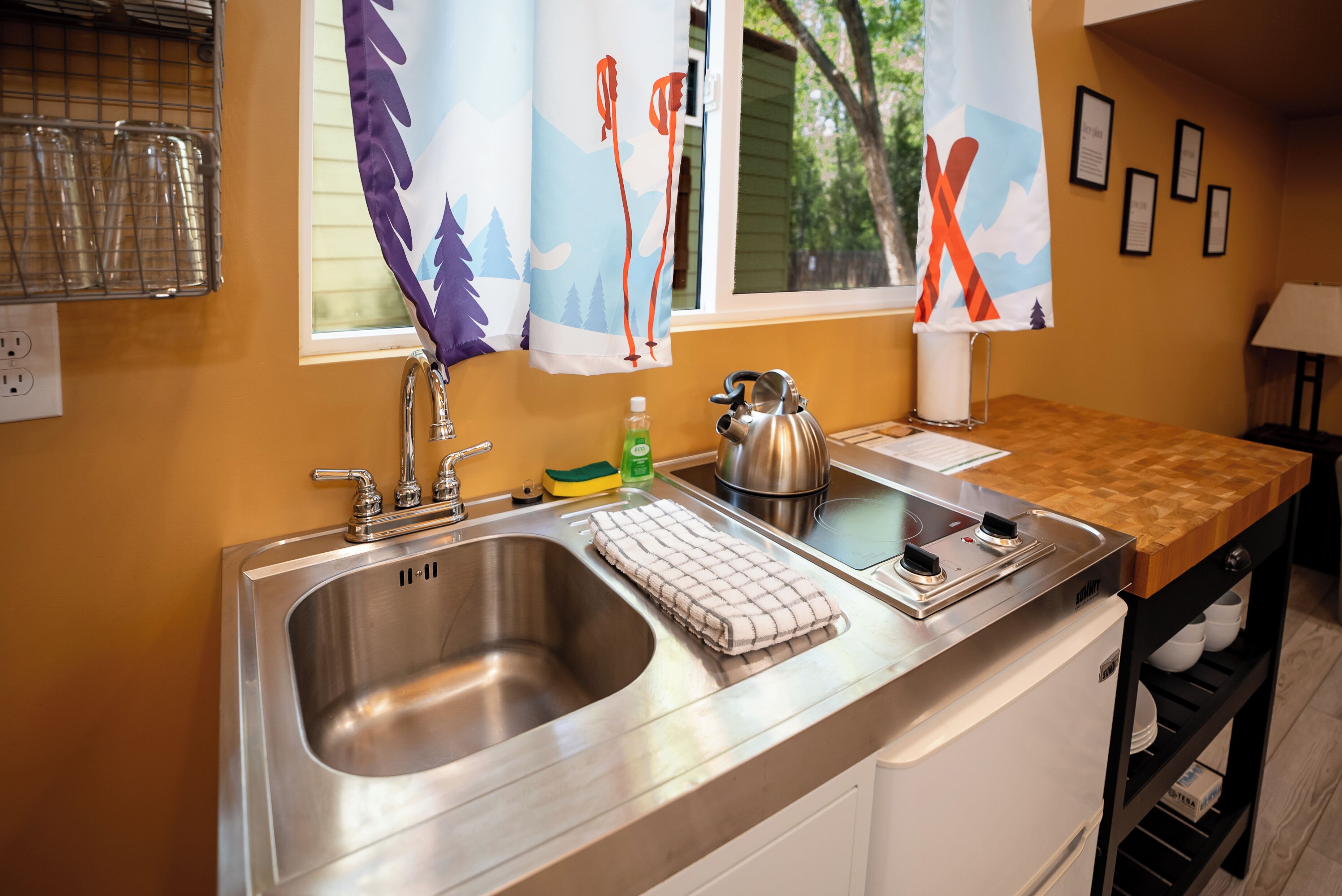 Fridge, stovetop, electric kettle, cookware/dishes/utensils