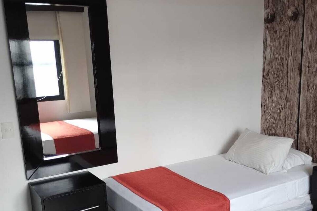 Habitación triple Deluxe | Tabla de planchar con plancha y wifi gratis