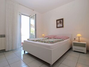 1 bedroom, iron/ironing board, Internet