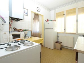 Køleskab, ovn, kogeplade