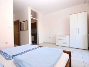 1 bedroom, WiFi - Holiday apartment with terrace (Pješcana Uvala)
