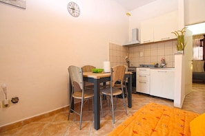 Dining - Holiday home with air conditioning (Pula)