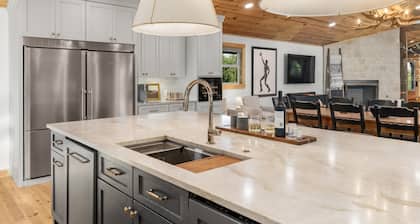 Main Cabin - The Hendo