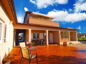 屋外ダイニングエリア