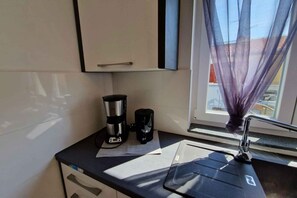 Frigorifero, forno, piano cottura, lavastoviglie