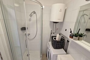 Suihku, hiustenkuivaaja