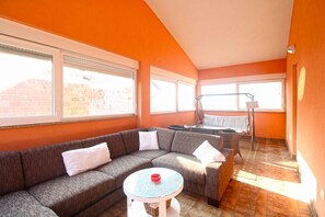 Living area - Holiday apartment with air conditioning (Valbandon)