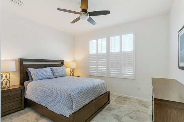 2 habitaciones, escritorio, tabla de planchar con plancha y wifi gratis