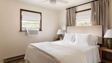 4 quartos, escrivaninha, ferros/tábuas de passar roupa, berço de viagem