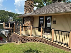 Exterior - Newly Renovated 5 bedroom Lakefront Vacation Home with Private Boat Dock (Rocky Mount)