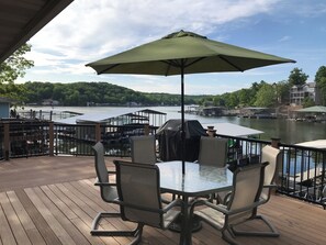 Outdoor dining - Newly Renovated 5 bedroom Lakefront Vacation Home with Private Boat Dock (Rocky Mount)