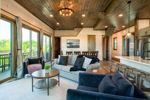 Smart TV, fireplace, stereo