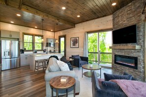 Smart TV, fireplace, stereo