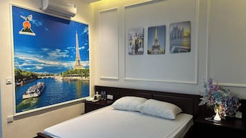 Kamar Double Desain, di pinggir kolam renang | 1 kamar tidur, minibar, tirai kedap cahaya, dan setrika/meja setrika