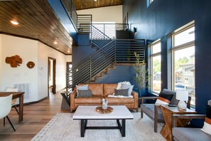 TV connectée, cheminée, baby-foot