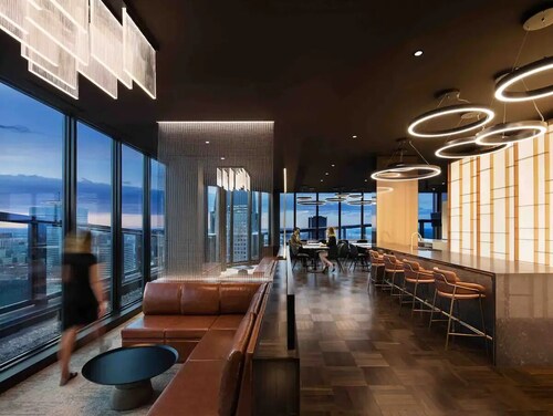 Perfect location - Swimming Pool & Jaccuzi & Sauna access! 