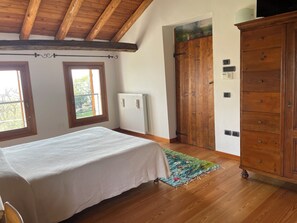 2 slaapkamers, een kluis op de kamer, een strijkplank/strijkijzer