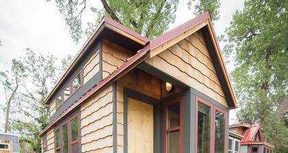 Romantic Retreat at Cherry Birch – Cozy Tiny Home by the River in Lyons