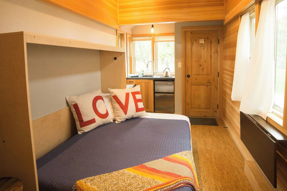 Couple’s Getaway at the Cherry Birch Tiny Home in Lyons